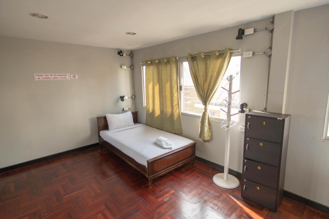 Baan 89 Hostel Bangkok Buitenkant foto