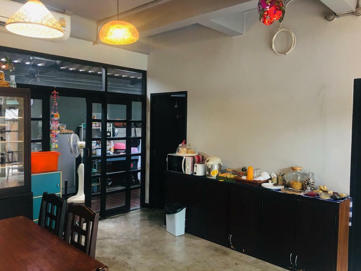 Baan 89 Hostel Bangkok Buitenkant foto